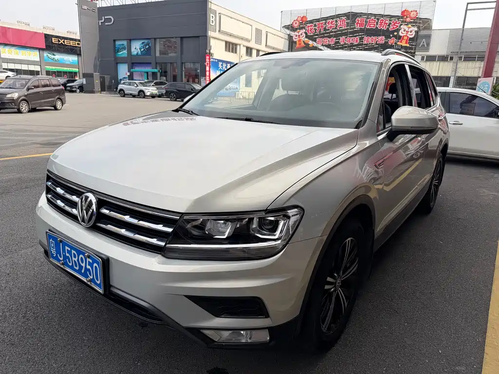 Volkswagen Tiguan L 2019 — фото 1