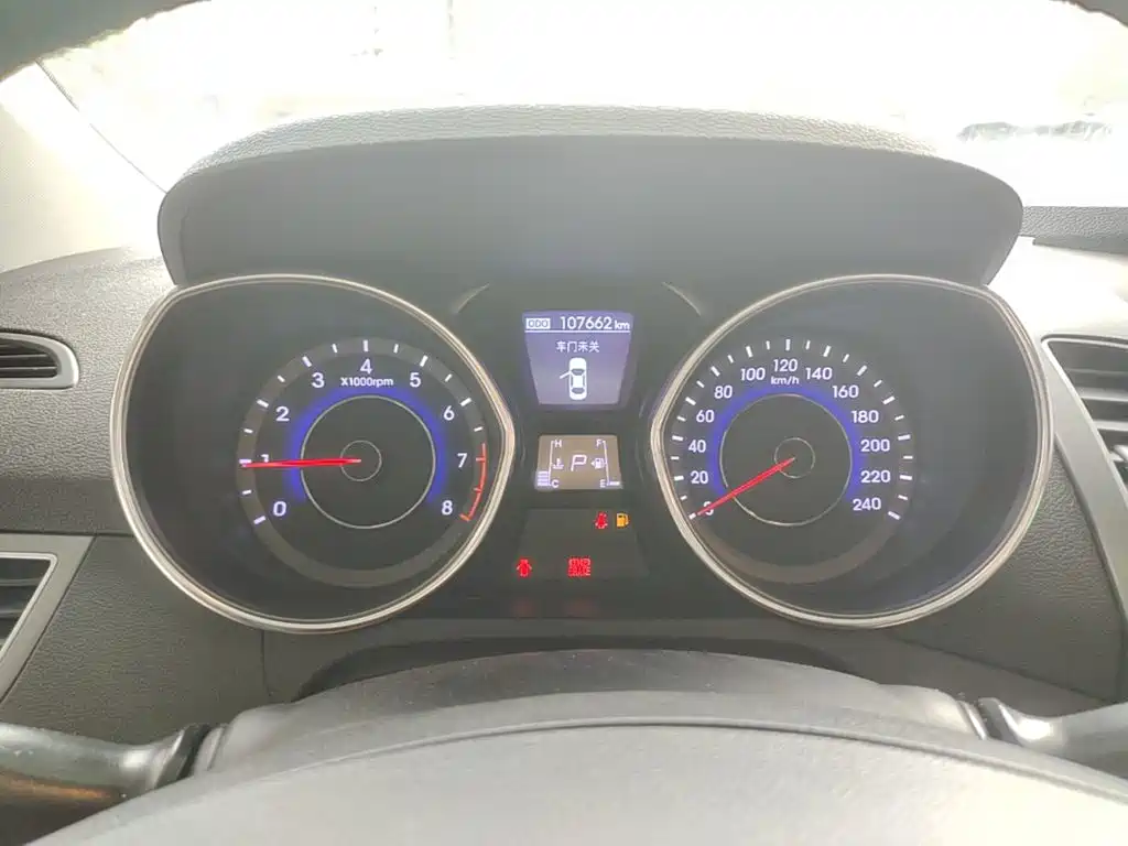 Hyundai Elantra 2015 — фото 12