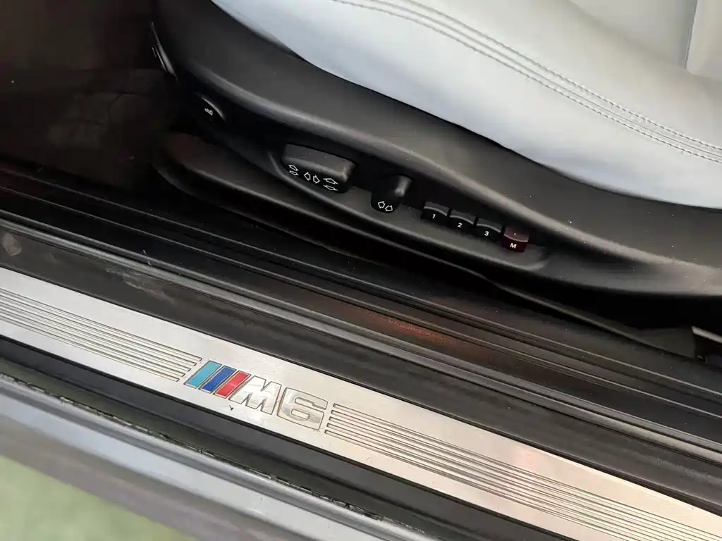 BMW M6 2007 — фото 11