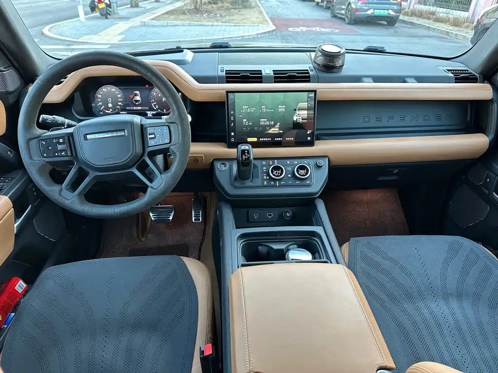 Land Rover Defender 2024 — фото 12