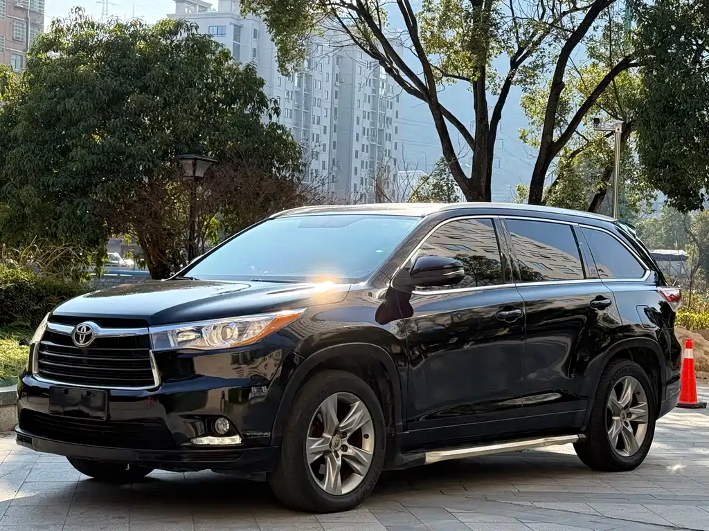 Toyota Highlander 2016 — фото 1