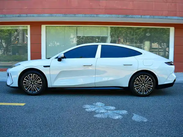 Geely Galaxy E8 2025