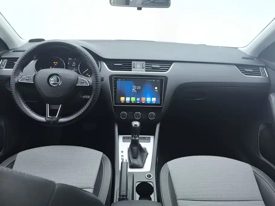 Skoda Octavia 2016 — фото 12