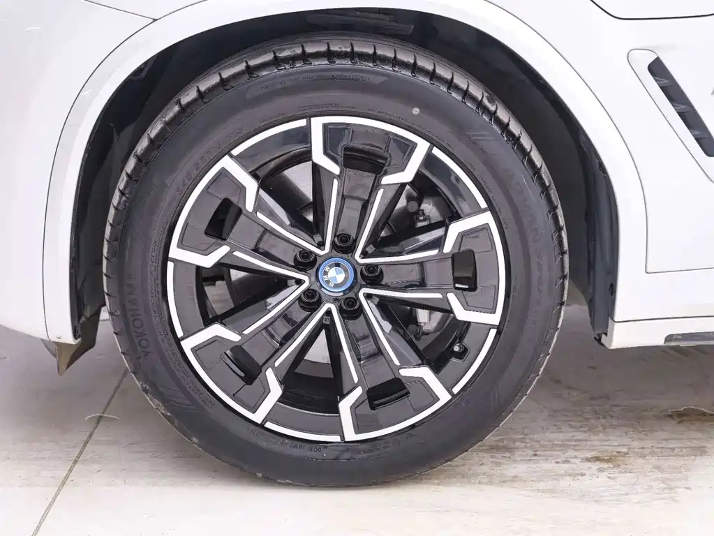 BMW iX3 2023 — фото 12