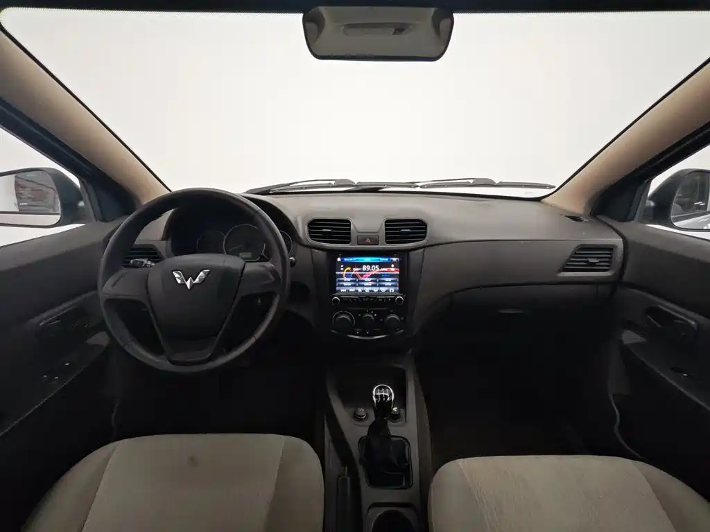 Wuling Hongguang 2015