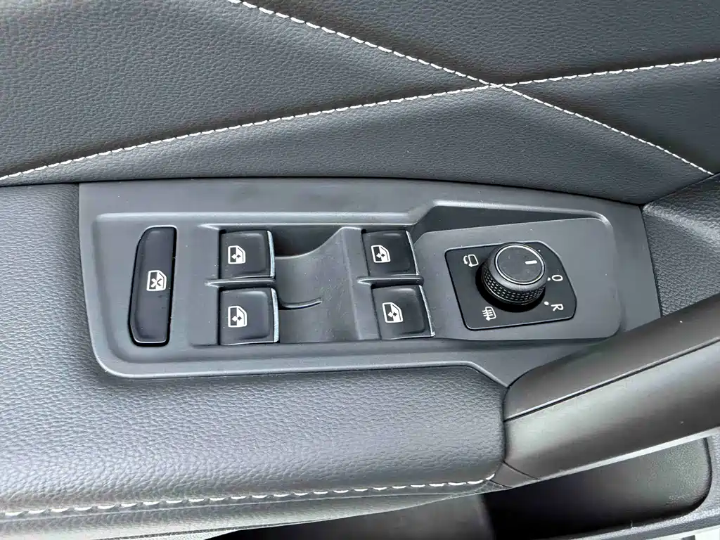Volkswagen Tiguan L 2023 — фото 15