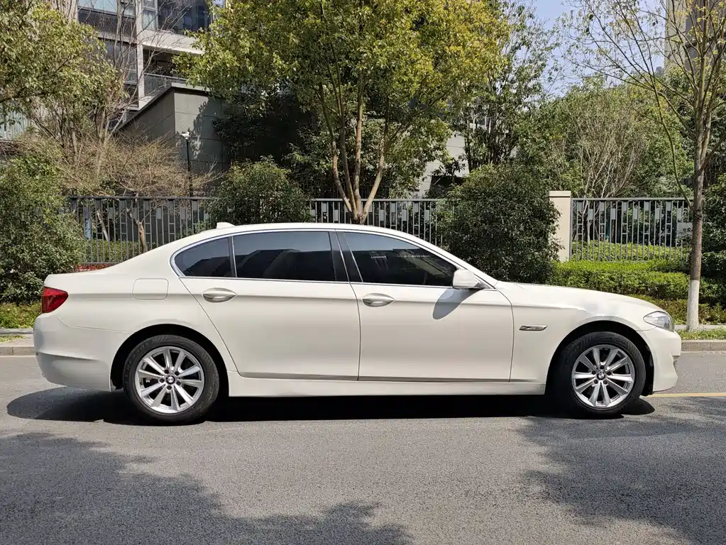 BMW 5 Series 2012 — фото 6