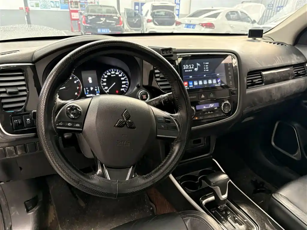 Mitsubishi Outlander 2019 — фото 4