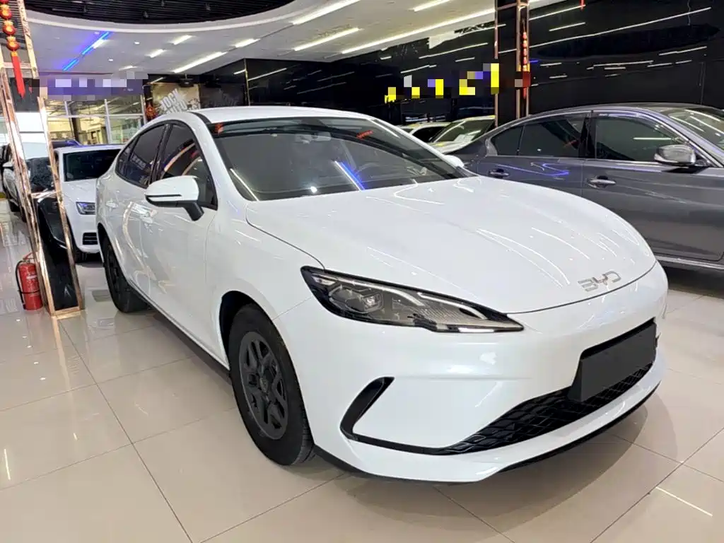 BYD Seal 05 DM-i 2025 — фото 4