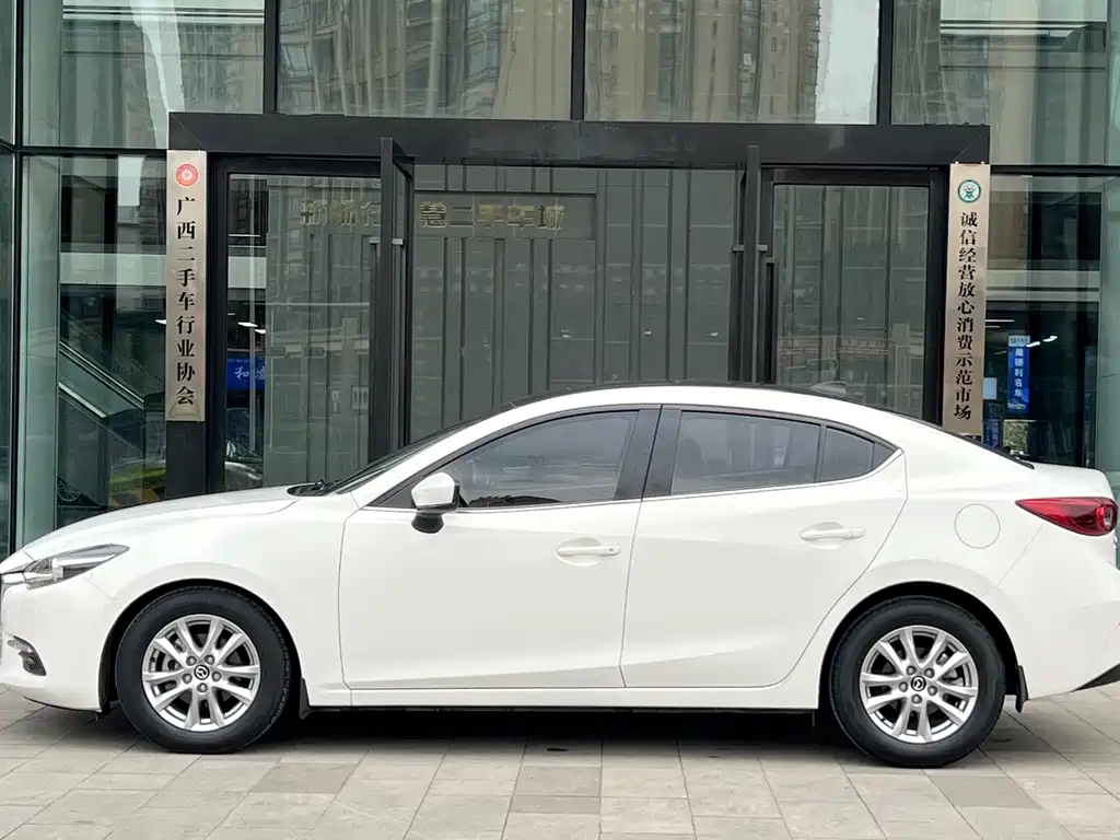Mazda 3 Axela 2019 — фото 3