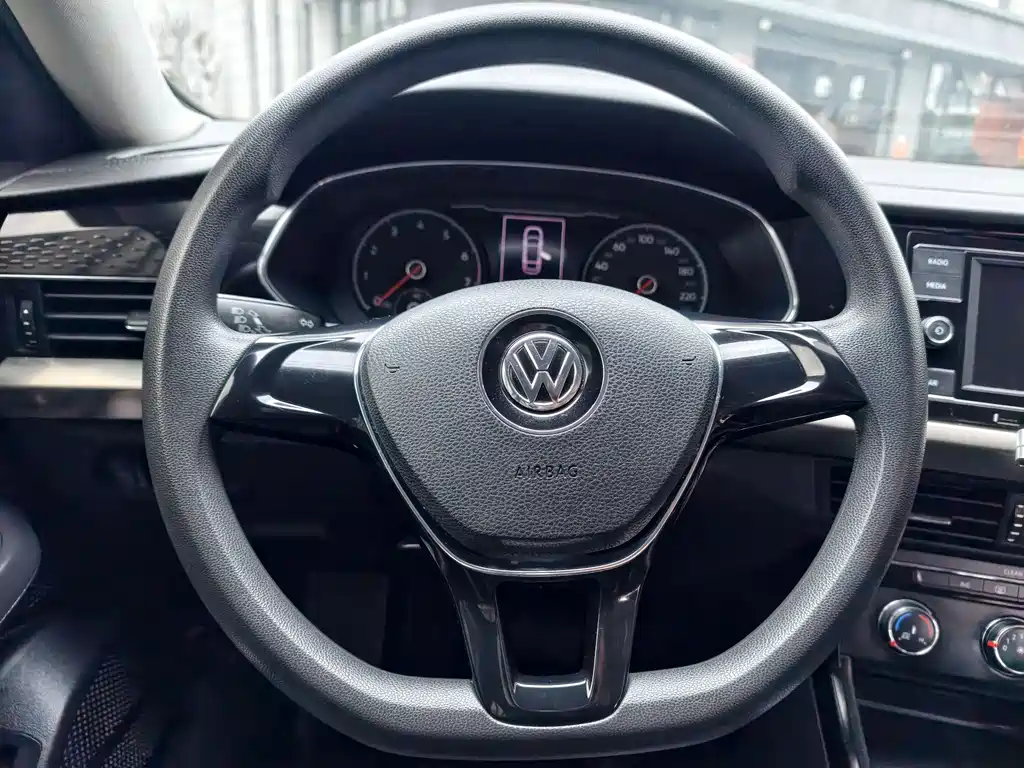 Volkswagen Passat 2020 — фото 16