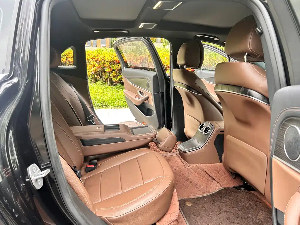 Mercedes-Benz E-Class 2020 — фото 20
