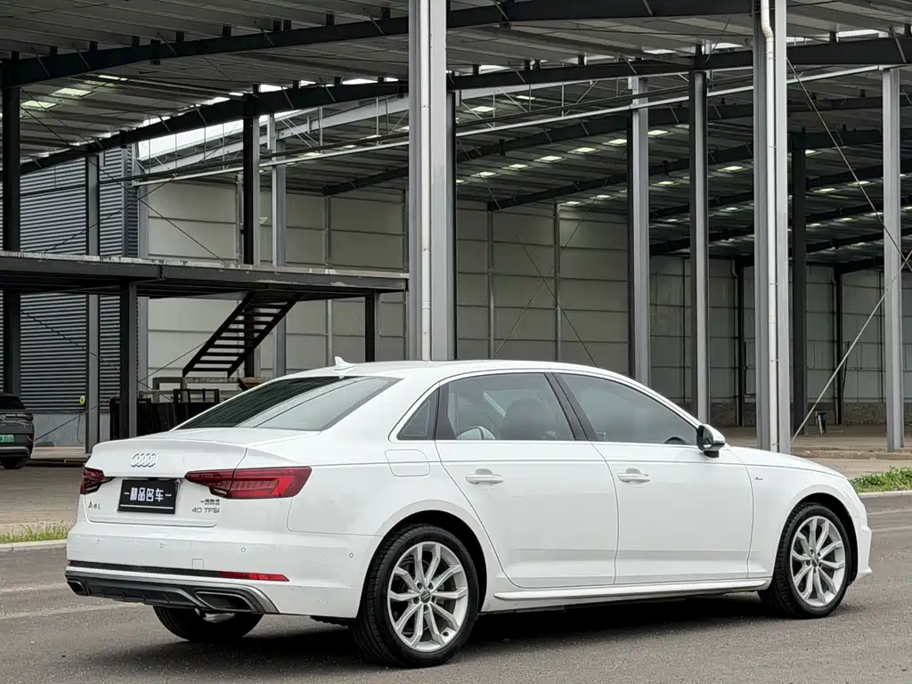 Audi A4L 2019 — фото 10