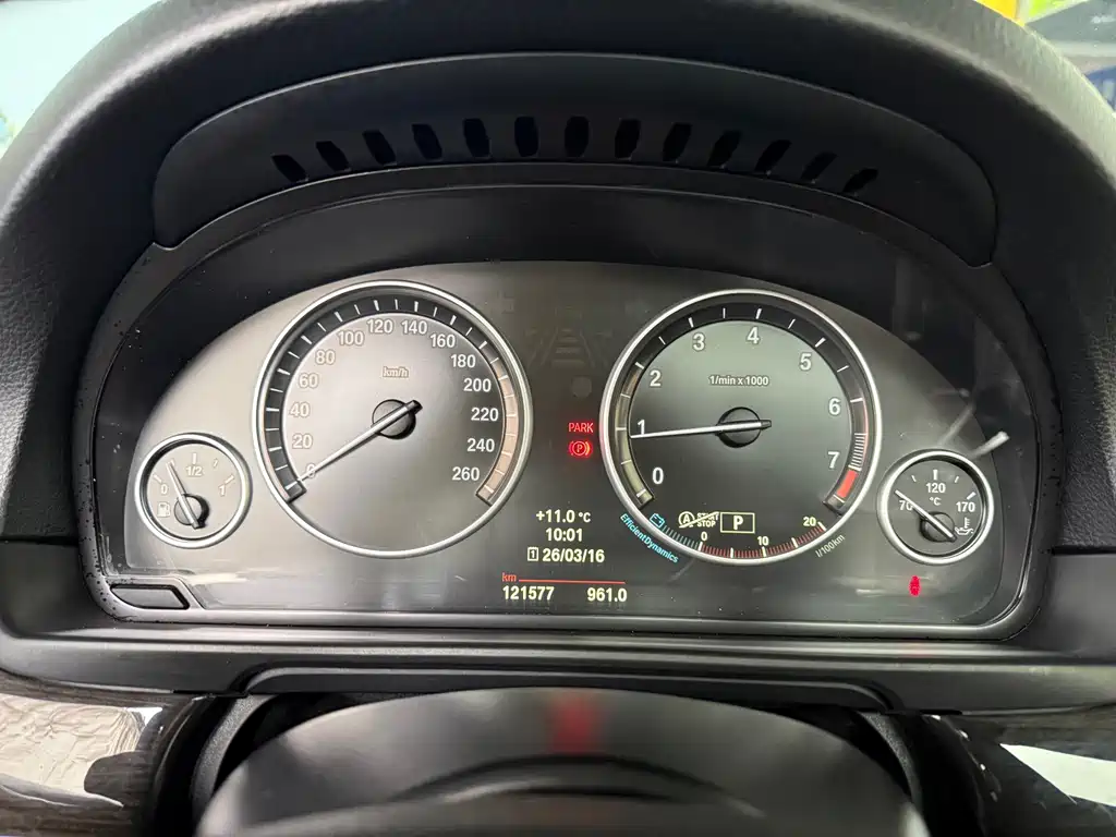 BMW 5 Series 2014 — фото 13