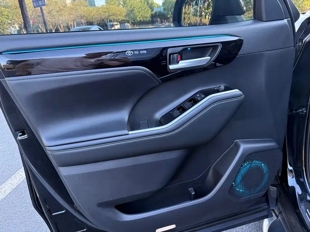 Toyota Highlander 2024 — фото 11