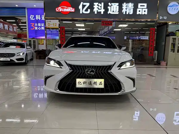 Lexus ES 2023