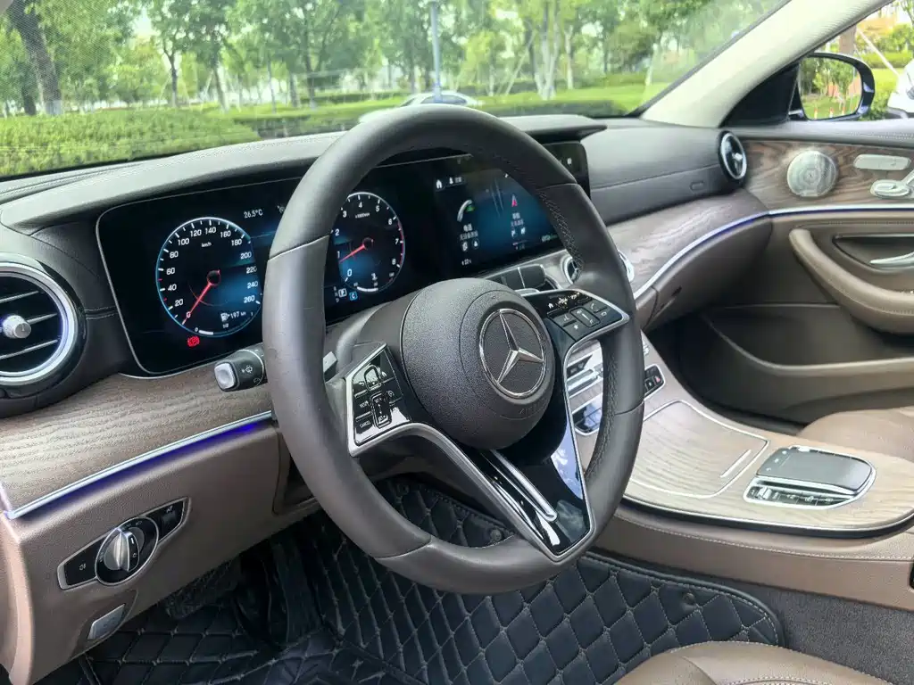 Mercedes-Benz E-Class 2022 — фото 18