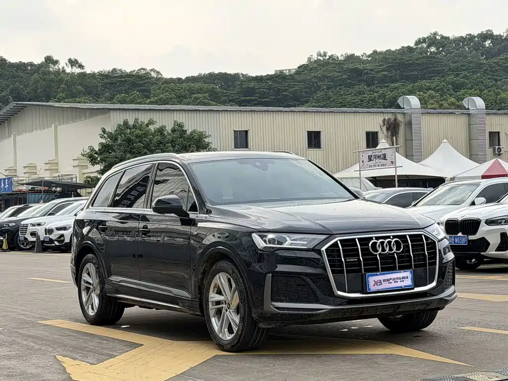Audi Q7 2023 — фото 3