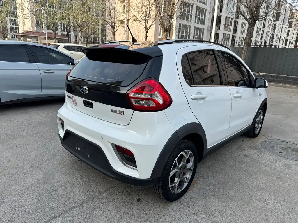 Geely Vision X1 2018 — фото 12