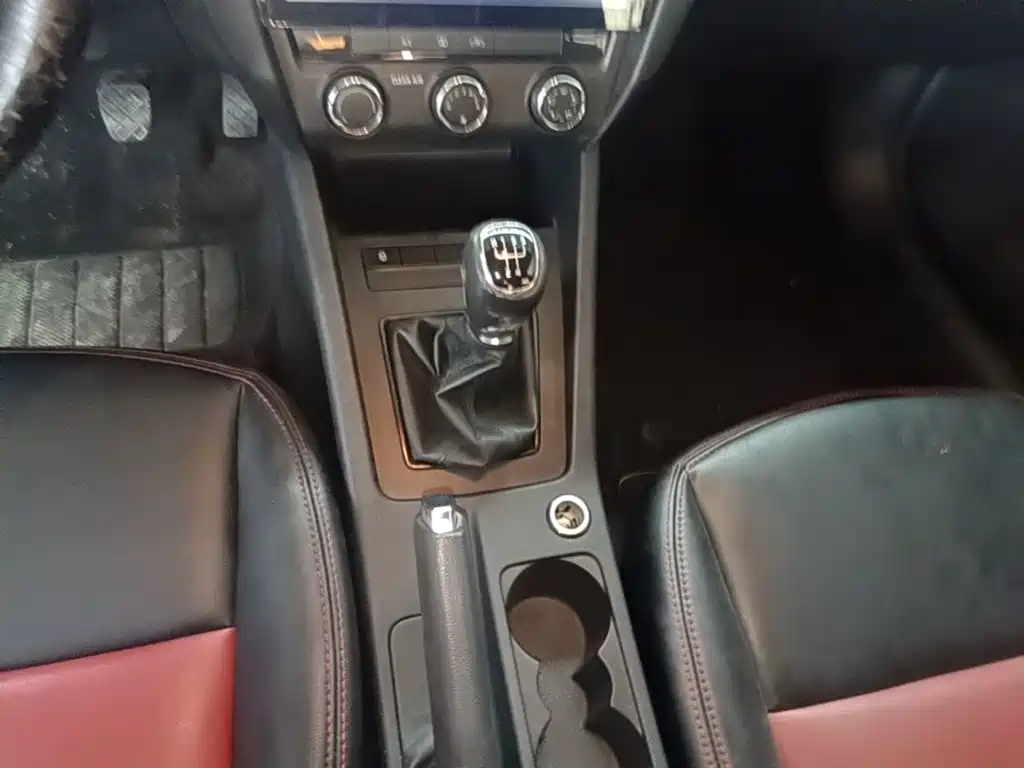 Skoda Octavia 2018 — фото 14