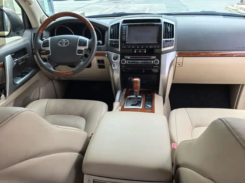 Toyota Land Cruiser 2016 — фото 11