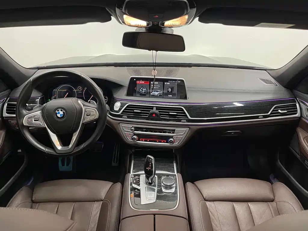 BMW 7 Series 2018 — фото 8