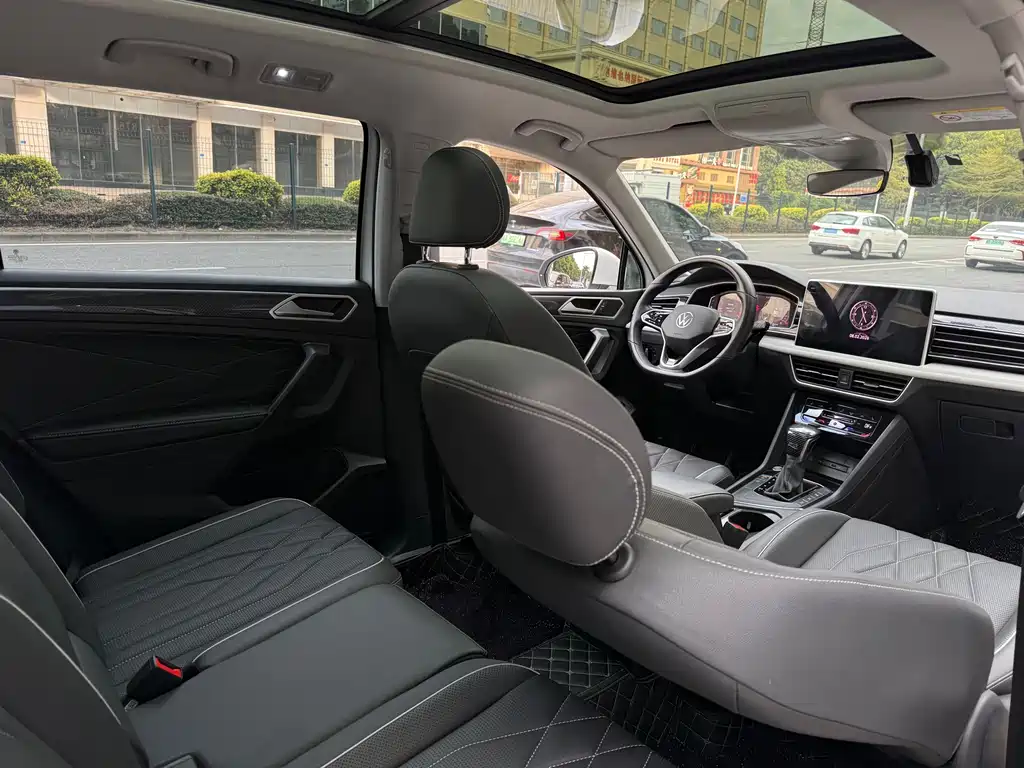 Volkswagen Tiguan L 2023 — фото 13