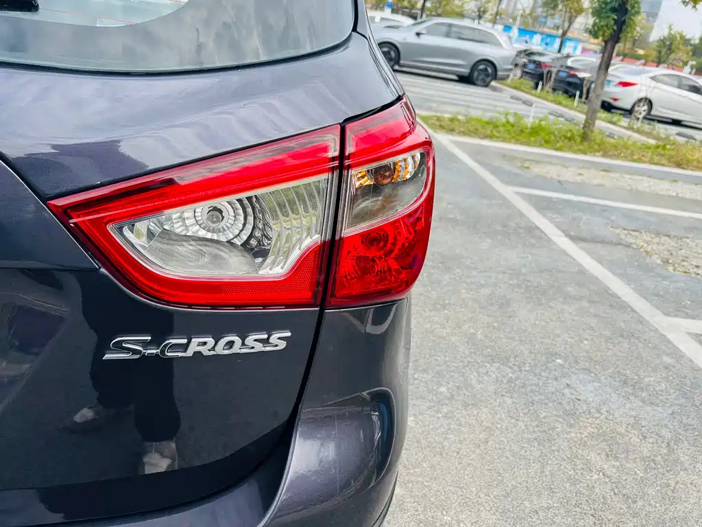 Suzuki S-Cross 2015 — фото 9