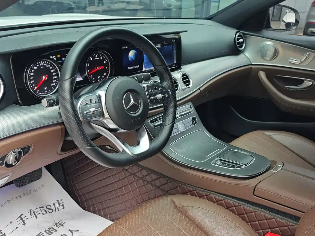 Mercedes-Benz E-Class 2019 — фото 20