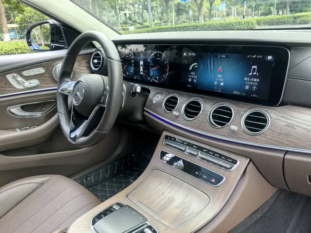 Mercedes-Benz E-Class 2022 — фото 19