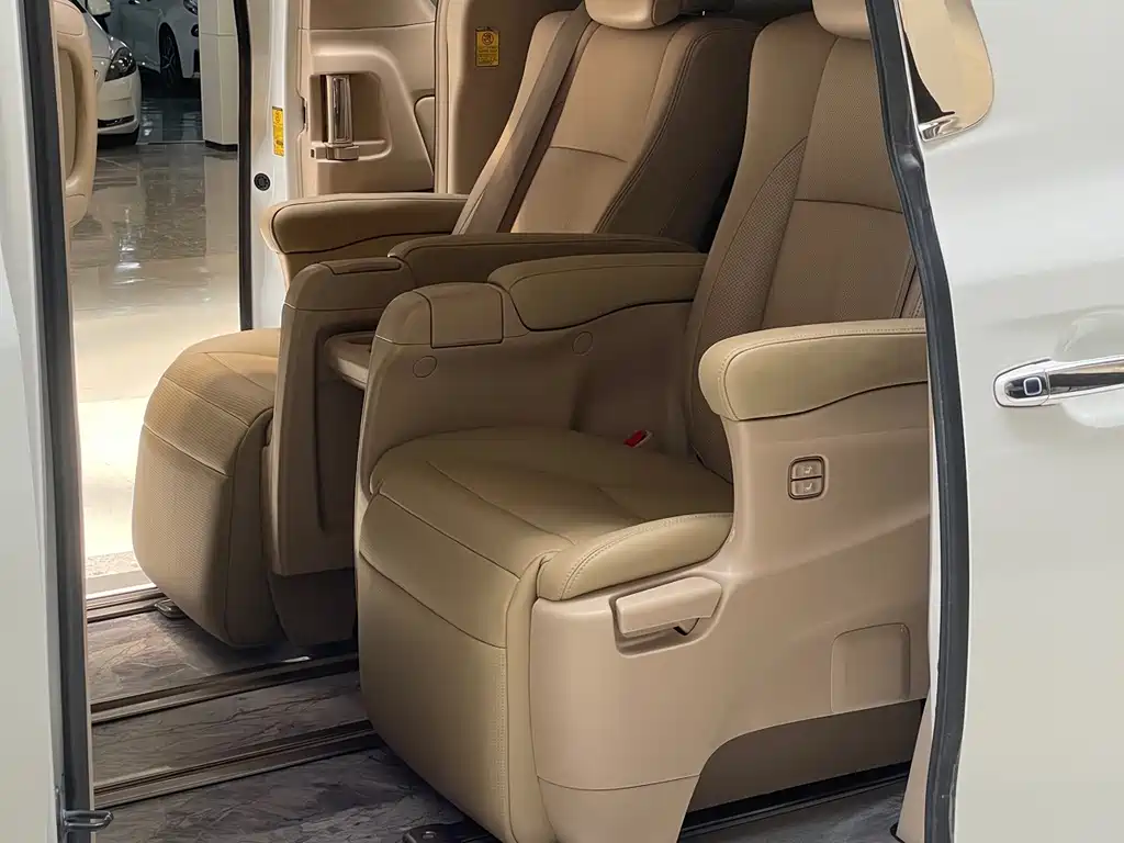 Toyota Alphard 2011 — фото 17