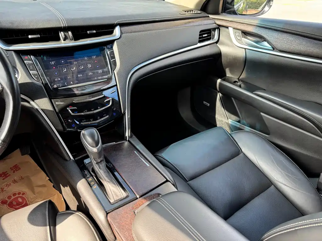 Cadillac XTS 2018 — фото 9