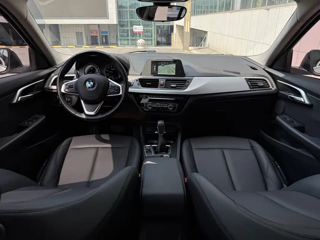 BMW 1 Series 2018 — фото 17