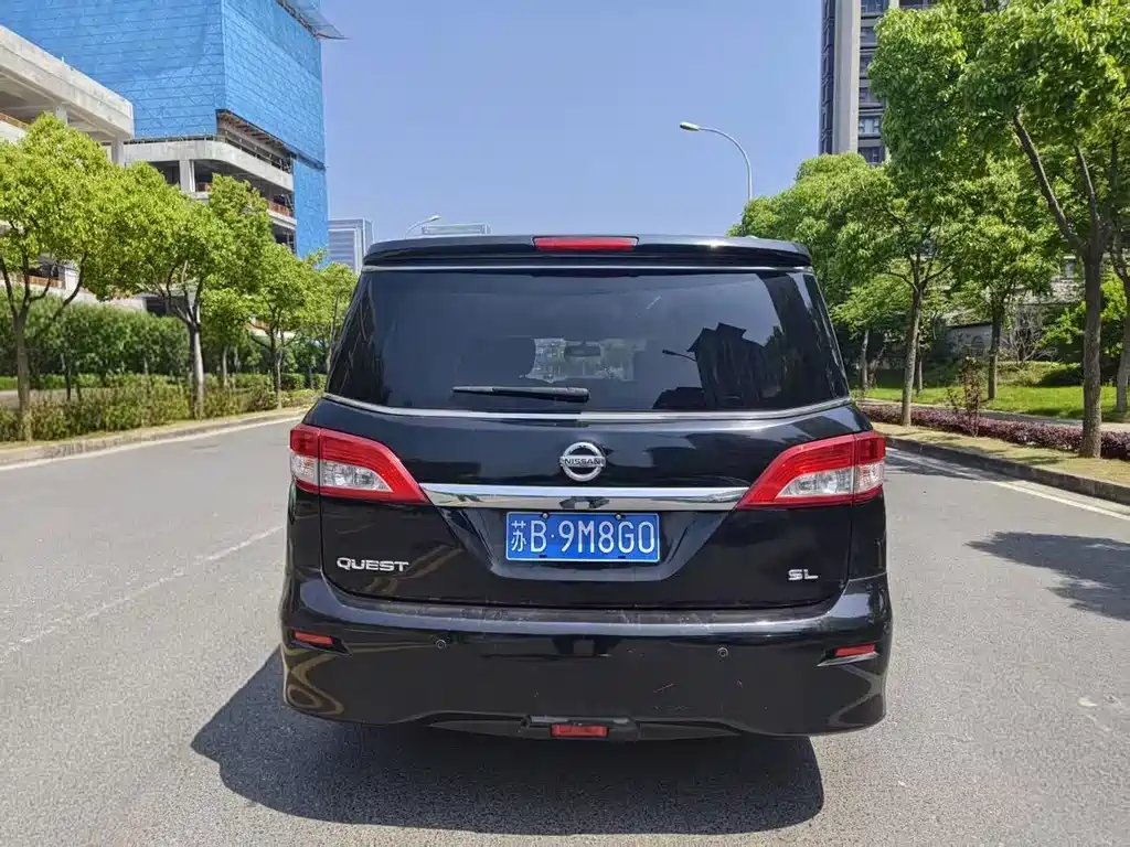 Nissan Quest 2015 — фото 14
