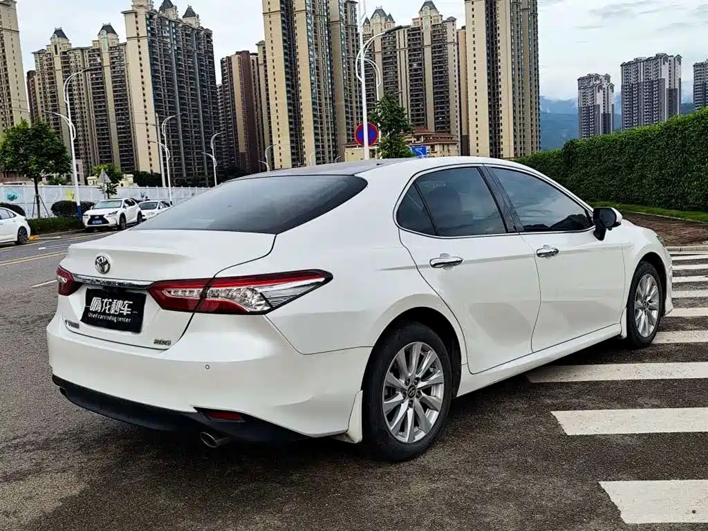 Toyota Camry 2021 — фото 8