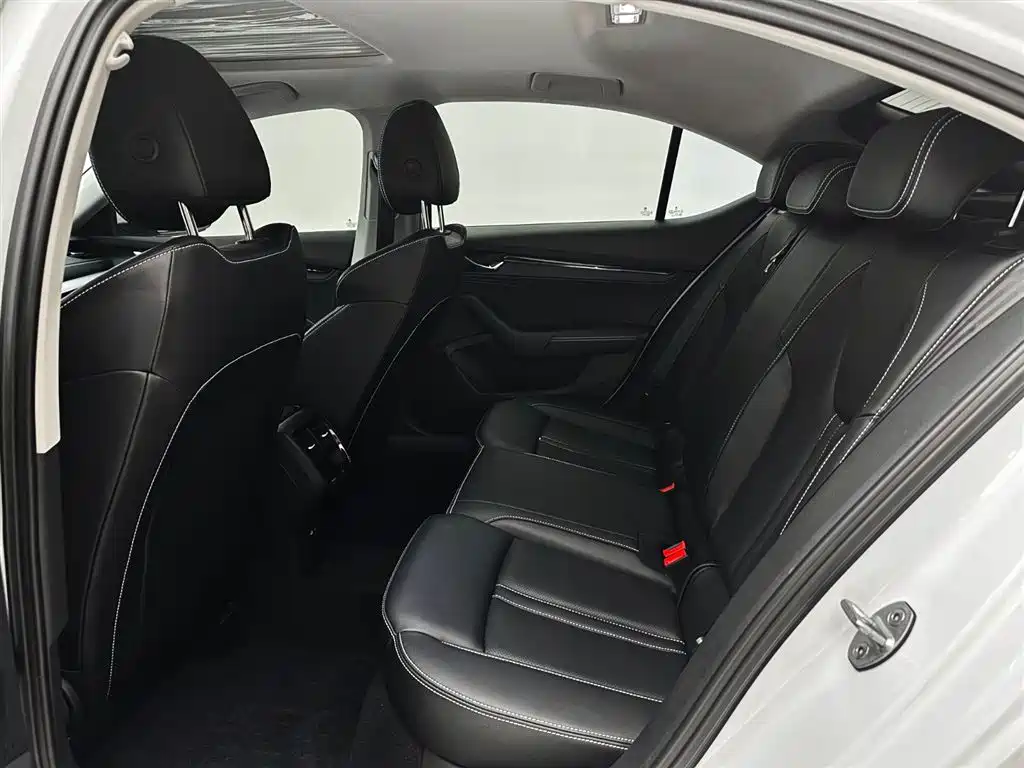 Skoda Octavia 2024 — фото 21
