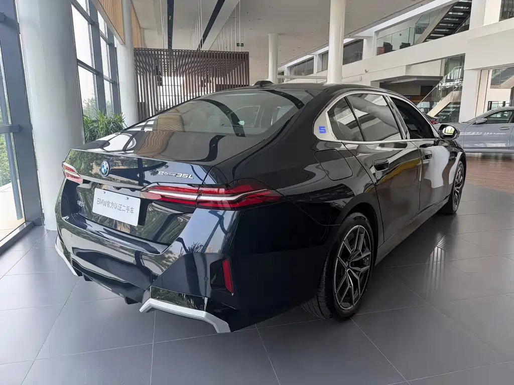 BMW i5 2025 — фото 6