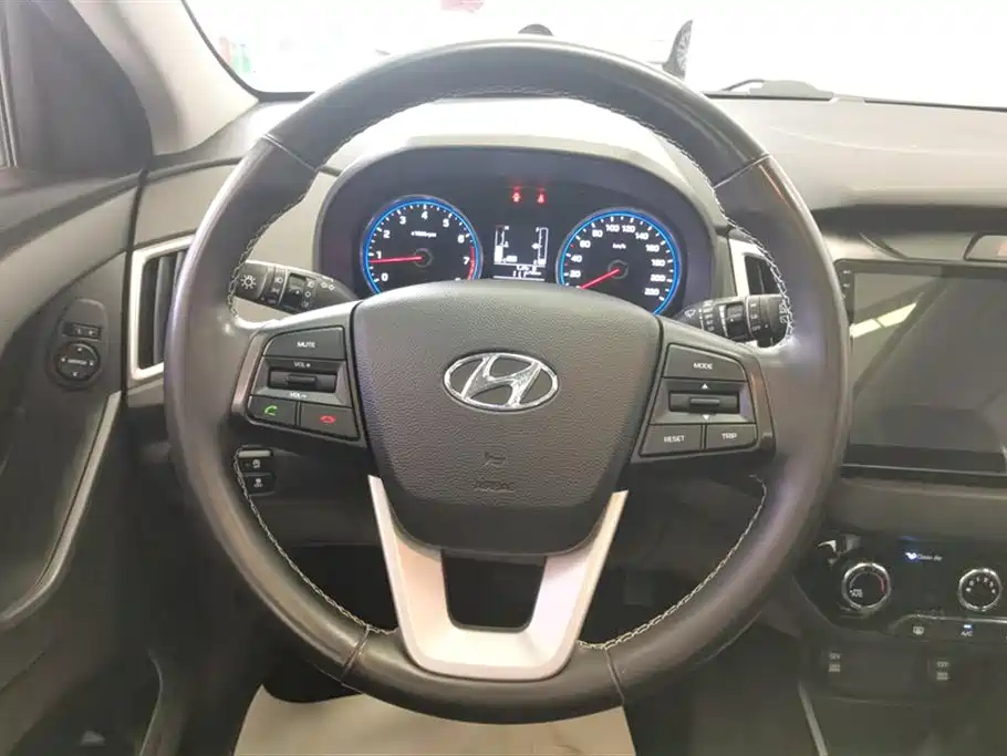 Hyundai ix25 2017 — фото 15