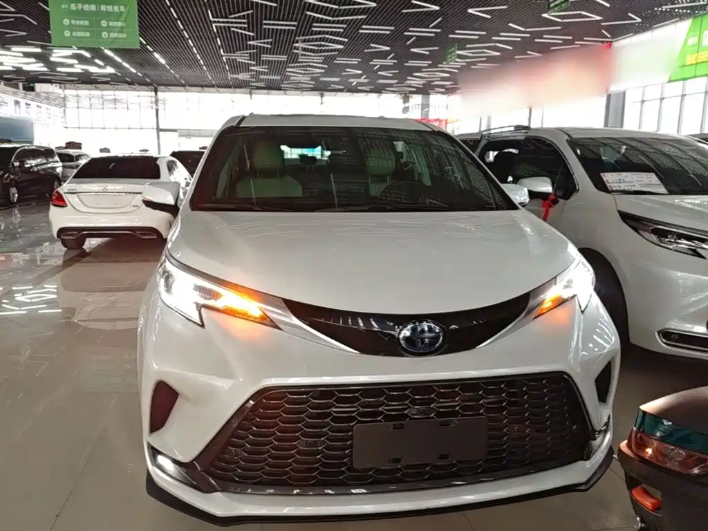 Toyota Granvia 2023
