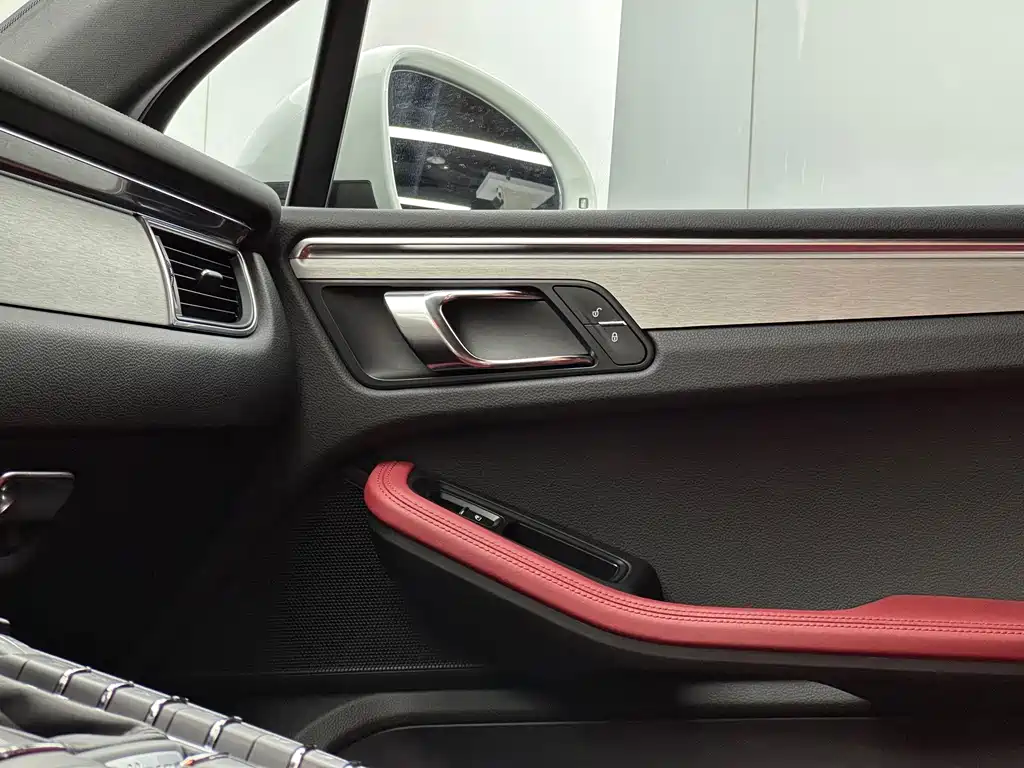 Porsche Macan 2016 — фото 25