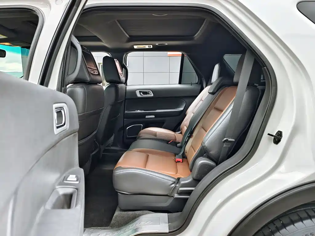 Ford Explorer 2015 — фото 6