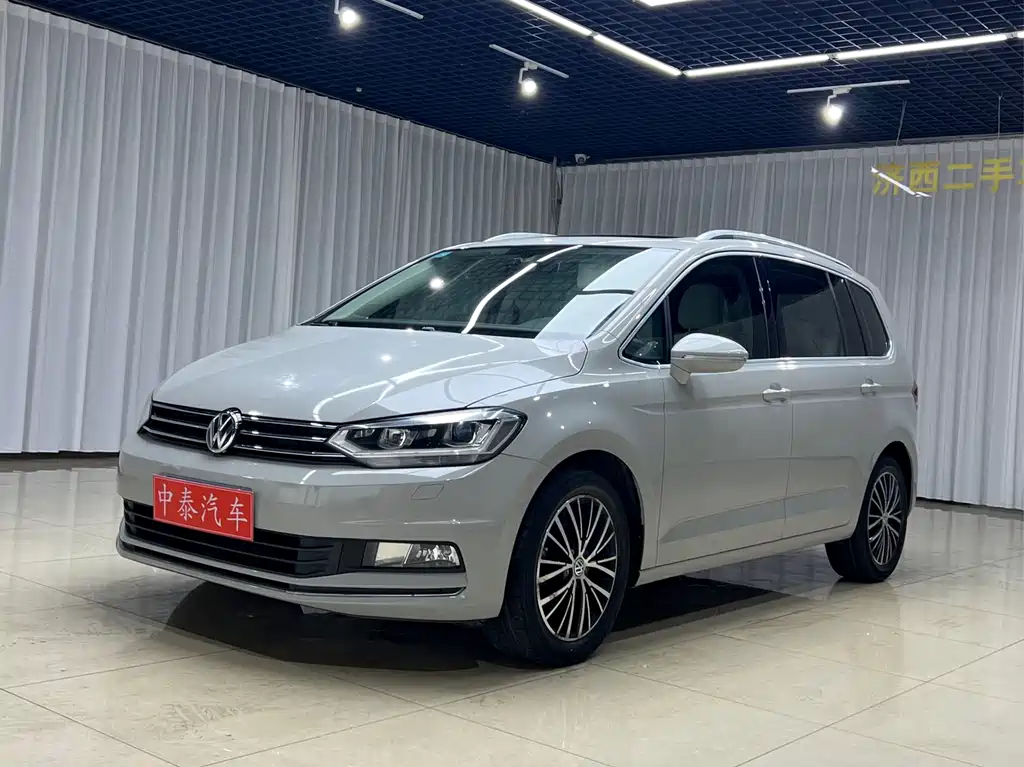 Volkswagen Touran 2016 — фото 1
