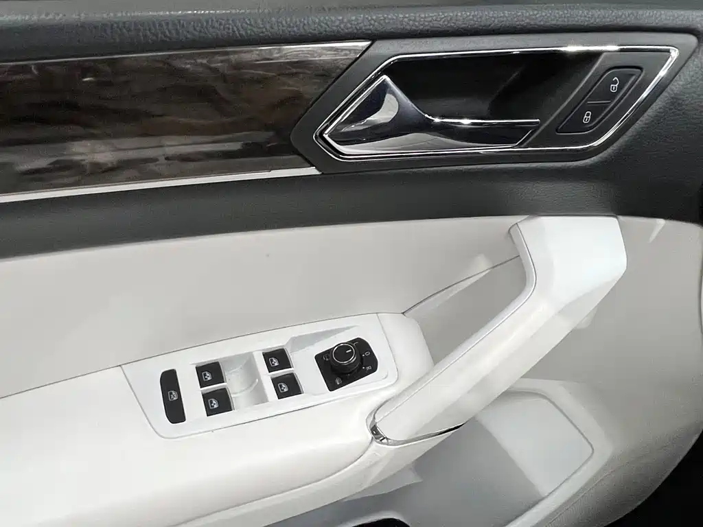 Volkswagen Touran 2016 — фото 14