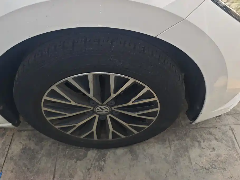 Volkswagen Sagitar 2019