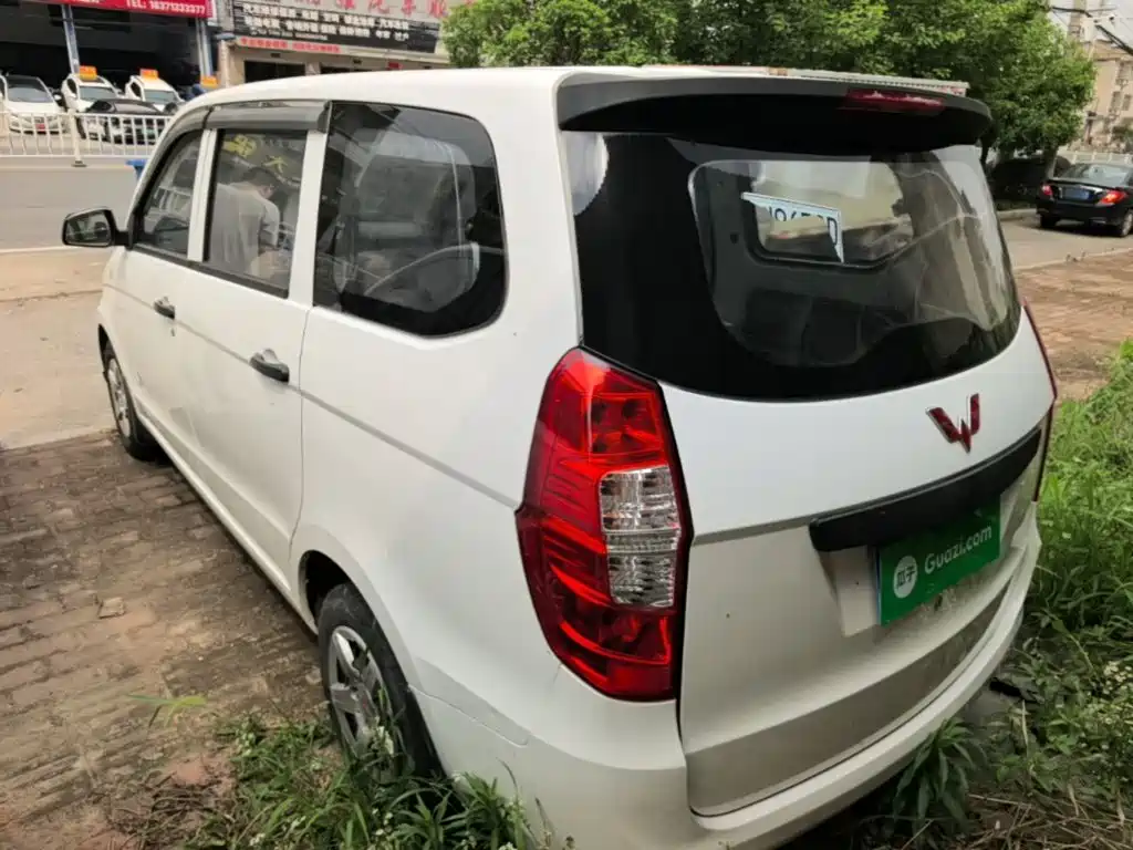 Wuling Hongguang 2015 — фото 23