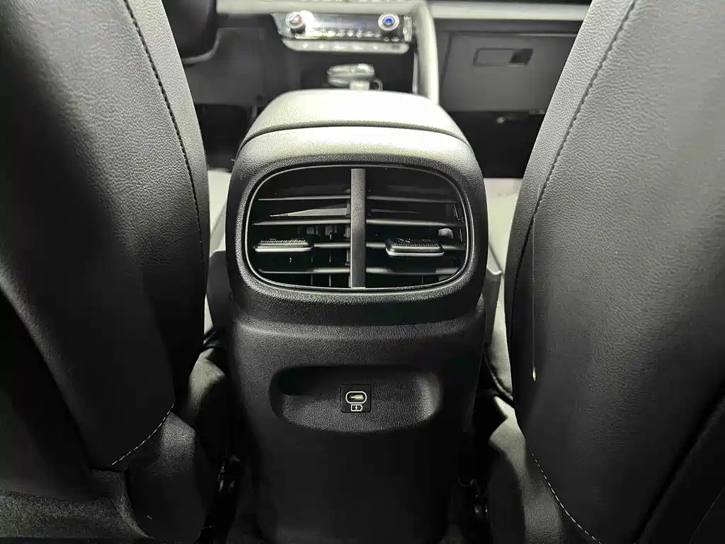 Hyundai Elantra 2024 — фото 12