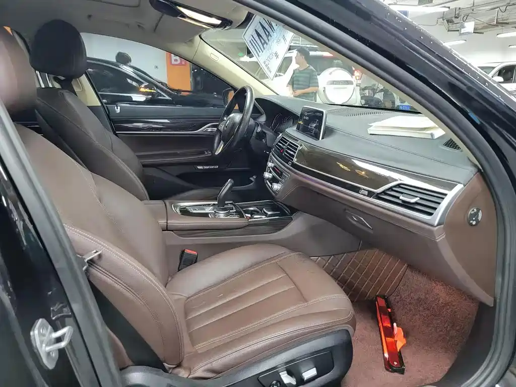 BMW 7 Series 2017 — фото 13