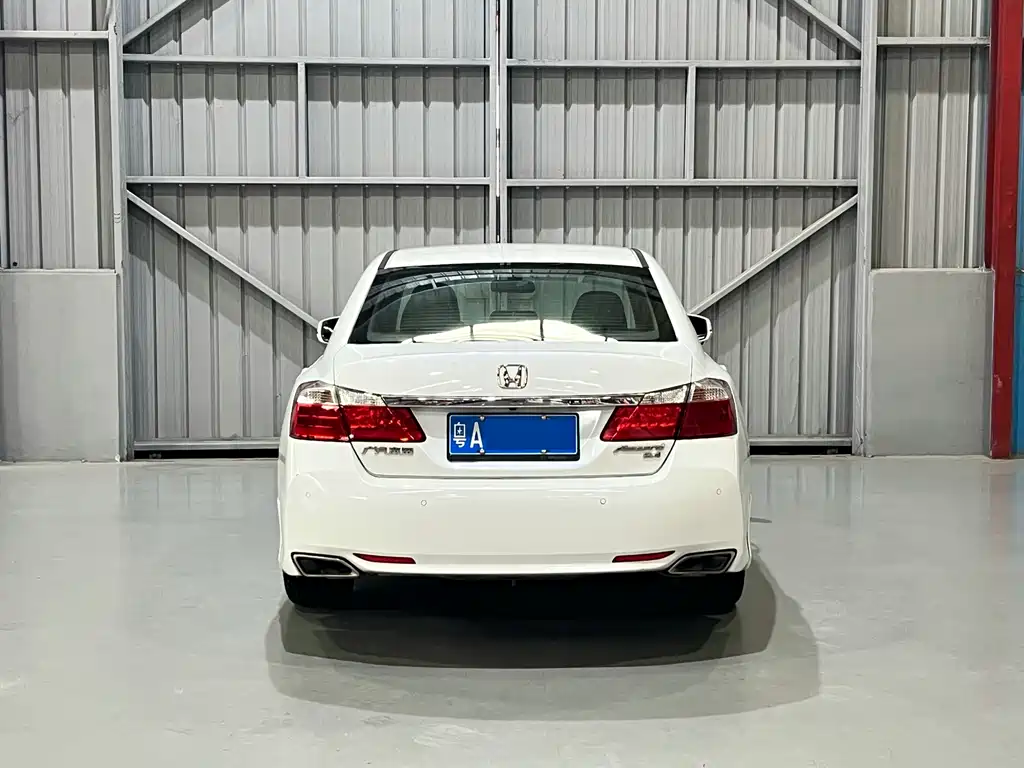 Honda Accord 2015 — фото 8