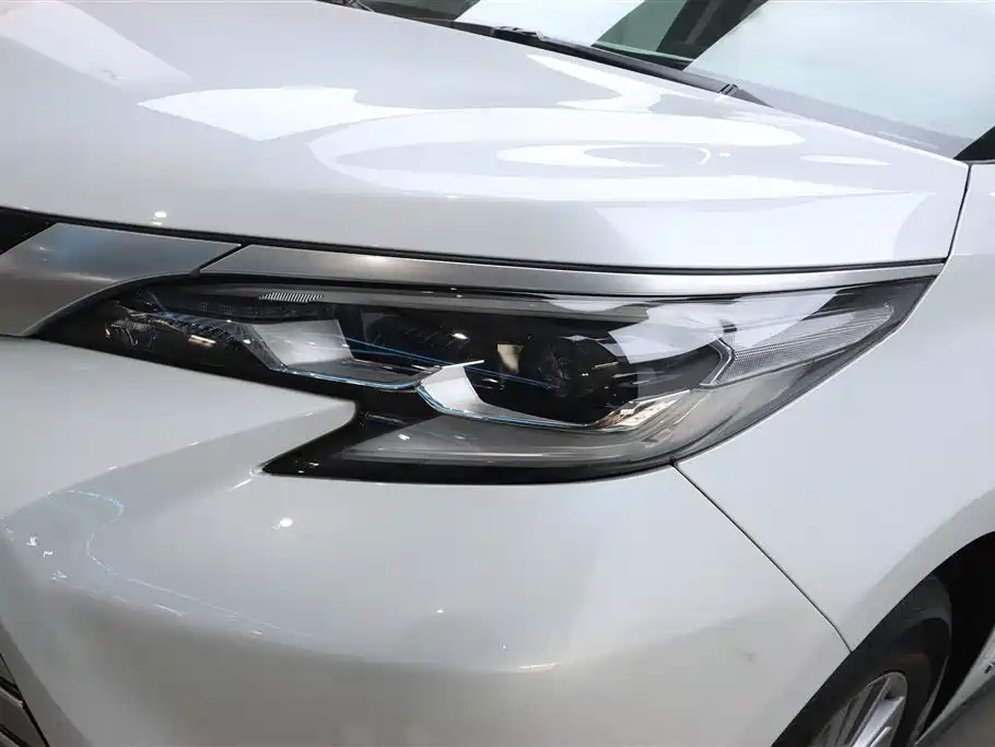 Toyota Sienna 2023 — фото 32