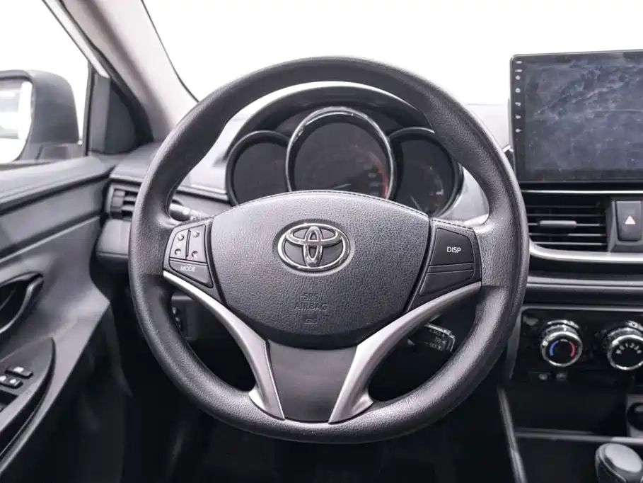 Toyota Yaris L 2023 — фото 16